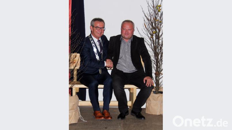 Zu der Delegation aus Zagorje ob Savi gehört auch Gemeinderat Gregor Brinjevec, den Bürgermeister Werner Nickl (von rechts) in Kemnath begrüßt. Bild: stg