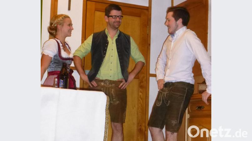 Den Sketch &quot;Angst vor der Liebe&quot; führten Mitglieder der Theatergruppe auf. Bild: mad