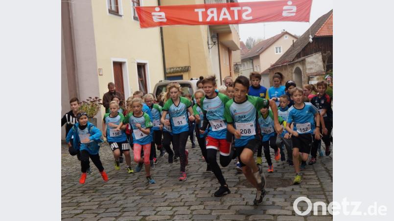 Mit riesigem Einsatzwillen starteten die Kinder und Jugendlichen auf ihrer Strecke. Bild: weu