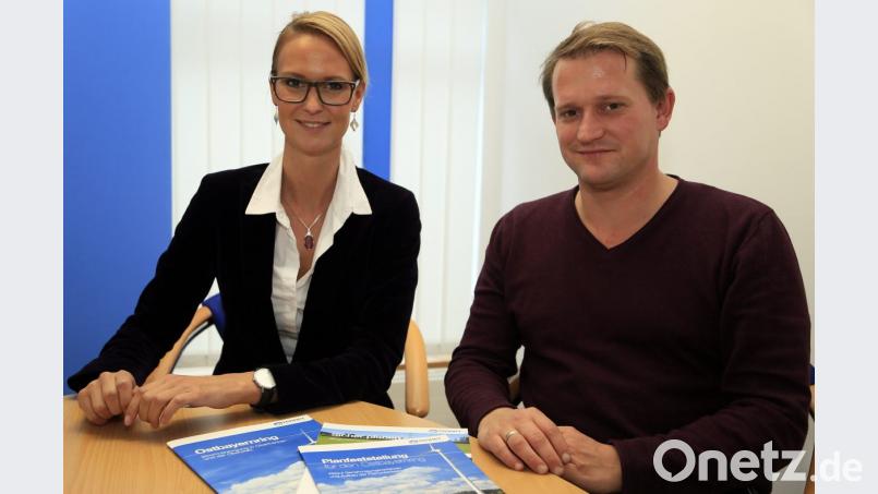 Die Tennet-Sprecher Ina-Isabelle Haffke (links) und Markus Lieberknecht erläuterten die weiteren Planungsschritte für den Ostbayernring. Bild: ch
