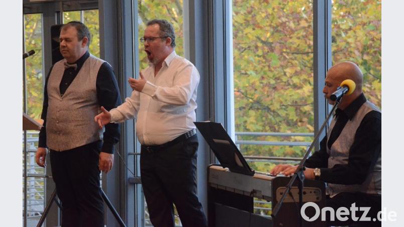 Alexander Goldenberg (rechts) mit den beiden Sängern Juri Zemski und Vadym Shvydkiy. Bild: Kunz