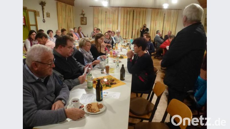 Zahlreiche Besucher waren zum Pfarrfamilienabend nach Dieterskirchen gekommen. Bild: mad