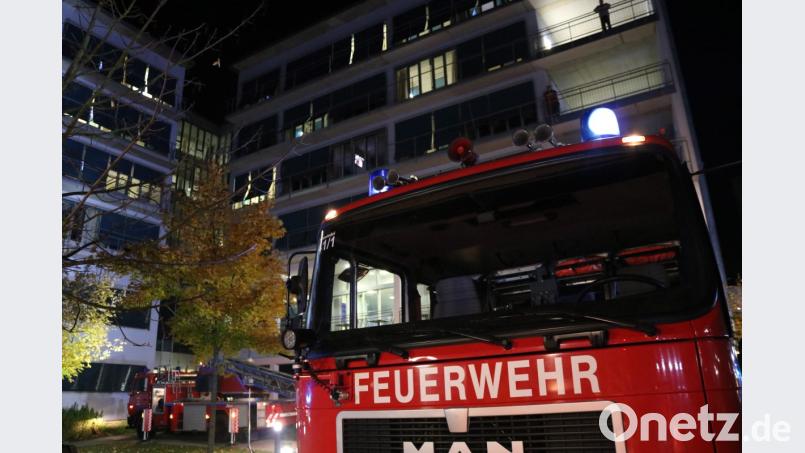 Einsatzfahrzeug vor dem Klinikum Fichtelgebirge. Bild: exb