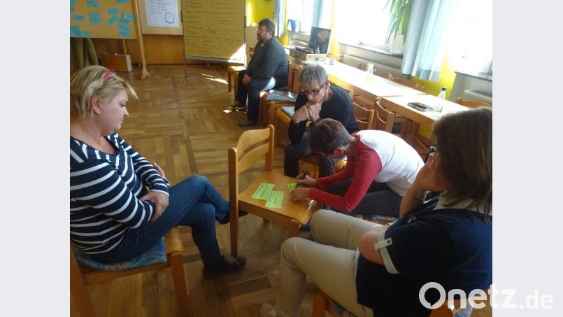 Die Pfarrgemeinderäte sammeln in Kleingruppen Ideen, an denen sie weiter arbeiten möchten. Bild: wrm