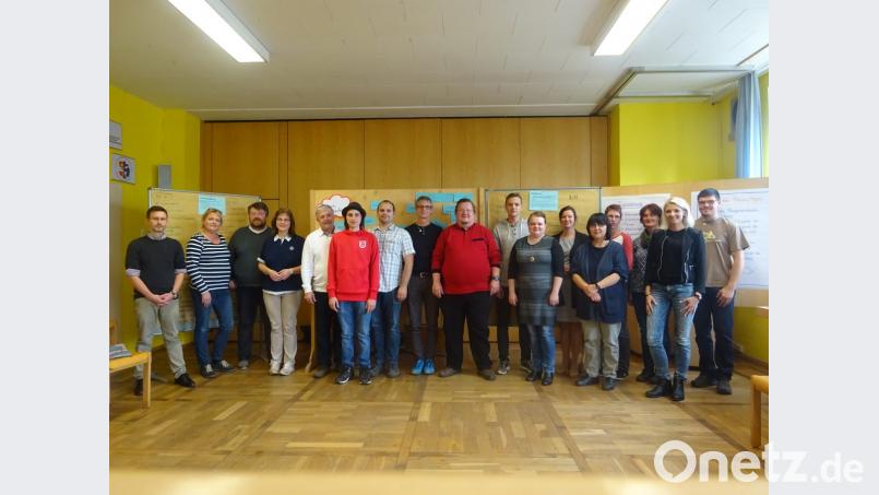 Die Pfarrgemeinderäte erarbeiten in einer Klausurtagen ihre Stärken sowie ihre Aktionen und Ideen für die Zukunft in der Pfarreiengemeinschaft. Bild: wrm