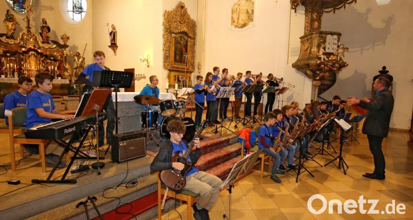 Die „King Size Youngsters“ unter Leitung von Markus König begeistern mit Big Band Musik. Bild: mef