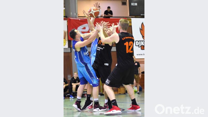 Das Oberpfalz-Derby zwischen der DJK Neustadt und den Neumarkt Baskets war nicht immer attraktiv, aber bis zum Ende spannend. Bild: Büttner, Gerhard