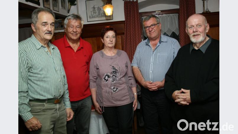 Die Autoren der siebten &quot;Grenzlandschreiber&quot;-Lesung (von links) Herbert Enders, Dieter Schraml, Brigitte Flügel, Werner Robl mit Moderator Hans Günther Lauth. Bild: roh