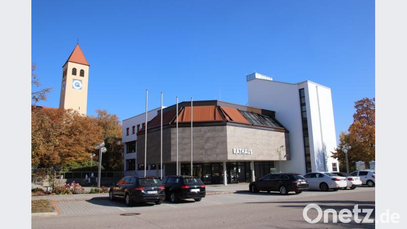 Das Schwarzenfelder Rathaus wurde ein Jahr lang energetisch saniert. Am kommenden Sonntag ist dort ein Tag der offenen Tür, bei dem vor allem die beiden neugestalteten Sitzungssäle im Mittelpunkt des Interesses stehen dürften. Bild: Thomas Dobler