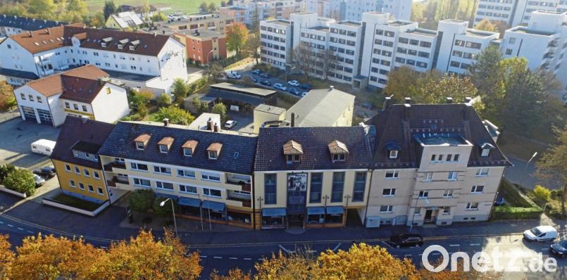Die Zukunft von Möbel Kaspar (zweites Haus von rechts) ist ungewiss. Nur noch bis Ende des Jahres sollen die Ladentüren offen stehen. Bild: Michael Ascherl