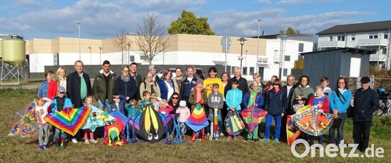Spaß für die ganze Familie beim Drachenfest der Siedlergemeinschaft „Am Krumpes“ am Kirchweihsonntag in Weiden Ost mit vielen Teilnehmern. Bild: Dobmeier