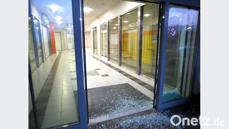 Ob die Täter auch für diesen versuchten Einbruch ins Liliencenter am Mittwoch, 10. Oktober, verantwortlich sind, ermittelt die Polizei derzeit. Bild: exb