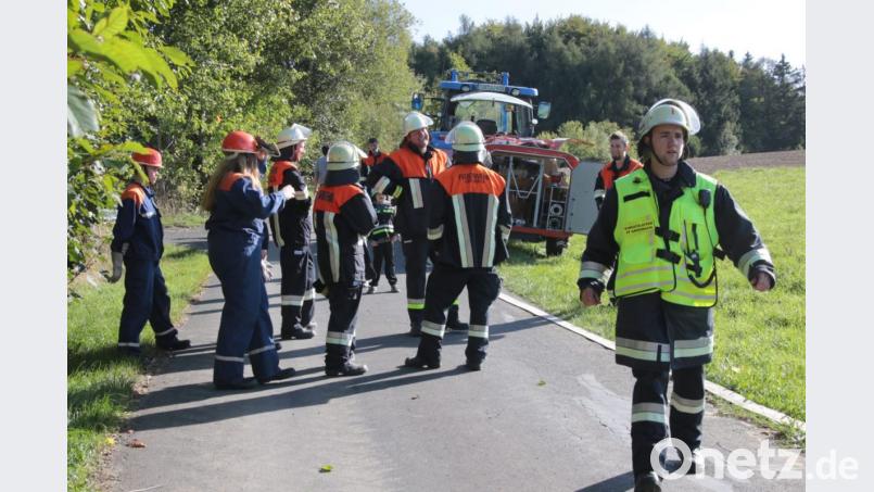 29 Brandschützer der Feuerwehren Griesbach, Großkonreuth und Dippersreuth waren bei der Übung im Einsatz. Bild: exb