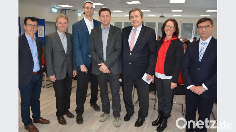 Die Referenten auf einen Blick, (von links) Dr. Torsten Friese, Manfred Tretter, Dr. Walter Kutschger, Dr. Robert Drechsel, Professor Dr. Rudolf Ascherl, Claudia Kost und Dr. Svend Hofmann. Bild: jr