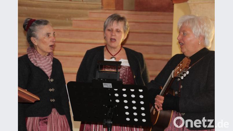 Das Trio &quot;Z&#039;sammg&#039;stimmt&quot; aus Luhe sorgt mit ihrer Version von &quot;Ave Maria&quot; für große Aufmerksamkeit. Bild: kro