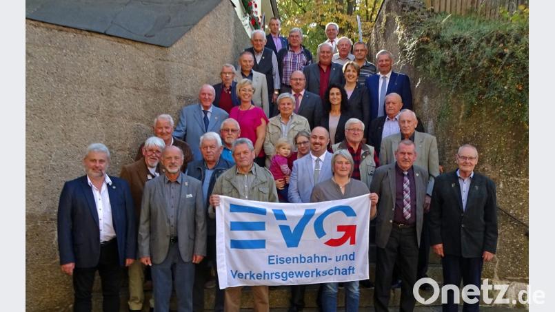 Gemeinsam für gerechte Löhne: Die Eisenbahn- und Verkehrsgewerkschaft ehrt langjährige Mitglieder. Bild: Dobmeier