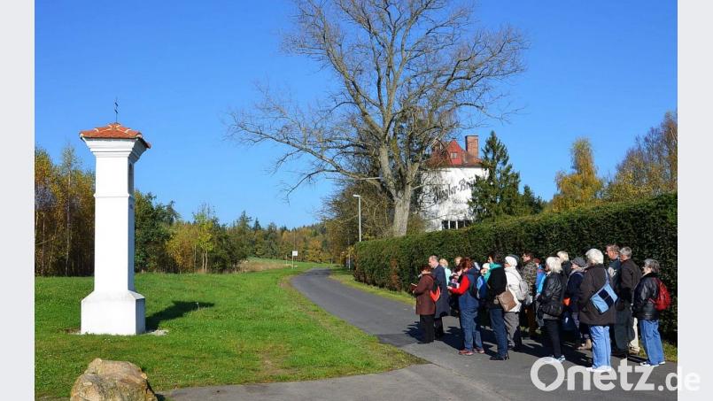 Die Wallfahrer aus Eger am Stationsweg in Waldsassen auf dem Weg zur Kapplkirche. Bild: gjb