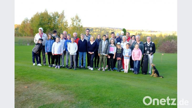 Weil das Turnier bei den Jugendlichen so gut angekommen ist, wird es im Frühjahr wiederholt. Das kündigte Golfclub-Präsident Wolfgang Ries (links) an. Bild: exb