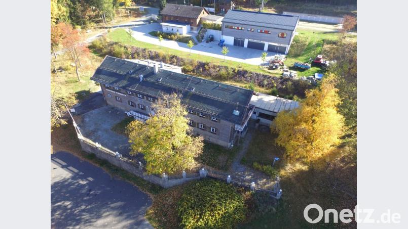 Das Schutzhaus Silberhütte sowie 2,5 Hektar Gelände rechts und links des Gebäudes gehört jetzt der Stadt. Die Parkplätze sind bereits im Besitz der Kommune. Bild: Michael Ascherl