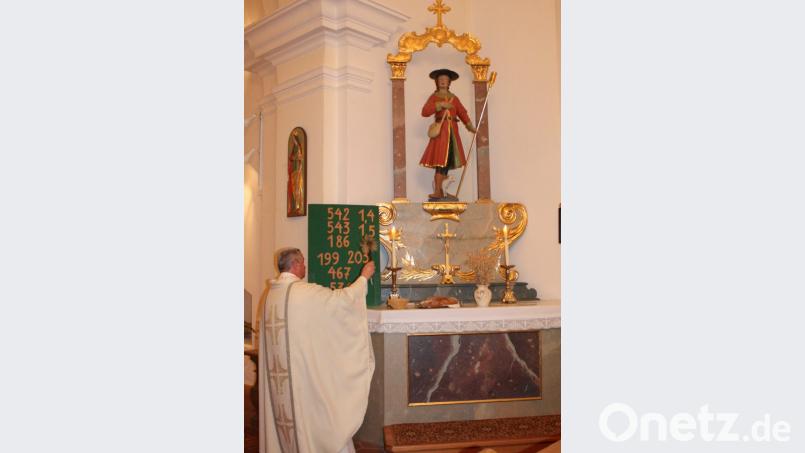 Stadtpfarrer Alfons Kaufmann feiert zusammen mit den Gläubigen die sogenannte "Wendelinimesse". Bild: lg