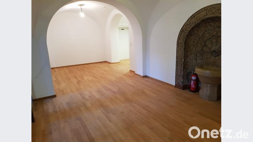 Parkett auf den Gängen und in den Büros neue Teppichböden. Bild: dob