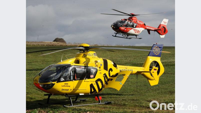 Neben der AS 30 landen zwei Rettungshubschrauber: Christoph 20 aus Bayreuth (vorne) und Christoph 80 aus Weiden (im Anflug). Bild: gf