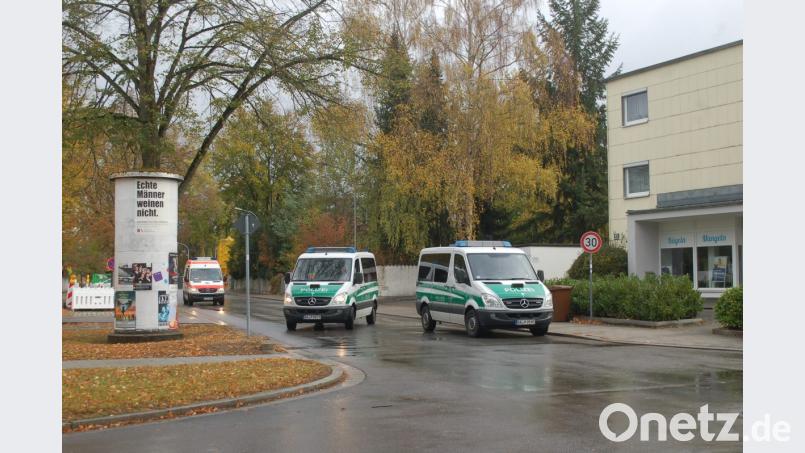 Die Polizei riegelt das Sperrgebiet ab. Bild: Hanna Gibbs