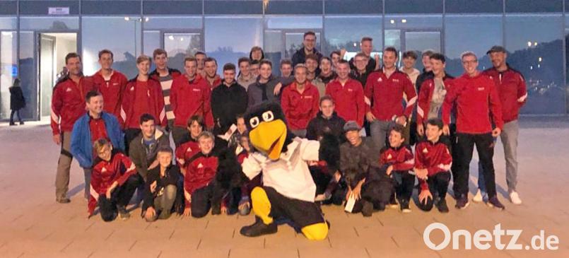 Die TSV-Nachwuchskicker sahen sich bei der U-21-Nationalmannschaft um. Der TSV und das Jugendgremium ermöglichten die &quot;Lehrstunde&quot;. Bild: nm Bild: nm