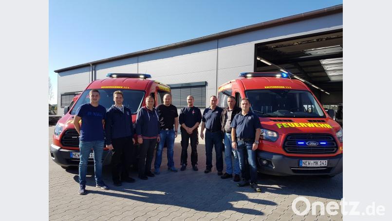 Zwei nagelneue weitgehend baugleiche Mehrzweckfahrzeuge haben die Feuerwehren Weiherhammer und Kaltenbrunn zur Verfügung. Bild: bk