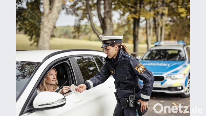 Über 2 Promille hatte ein Autofahrer, den die Polizei am Mittwochvormittag in Weiden kontrollierte. Im Bild eine Polizeikontrolle. Bild: exb