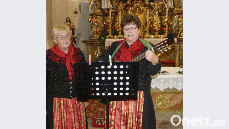 Die „Josefshofer Sängerinnen", die das Rosenkranzgebet musikalisch umrahmen. Bild: soj