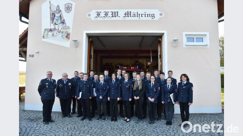 Die Teilnehmer der Feuerwehren Dippersreuth, Großkonnreuth, Lengenfeld b. TIR, Mähring, Pfaffenreuth, Pilmersreuth a. Wald, Poppenreuth b. TIR, Rosall und Wondreb. Sie alle durften ihre Urkunde zur bestandenen Prüfung in Empfang nehmen. Bild: exb