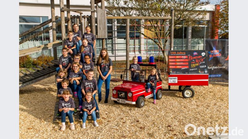 Die Festkinder der Feuerwehr Windischeschenbach haben ihr erstes Fotoshooting für das Feuerwehrjubiläum erfolgreich absolviert. Ihren großen Auftritt werden sie bei der Fahnenweihe am 14. Juli 2019 haben. Bild: sml