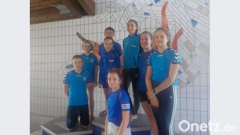 Ein jugendliches Team vertritt den SV 08 Auerbach bei der Bezirksmeisterschaft der Schwimmer über die langen Strecken. Bild: exb