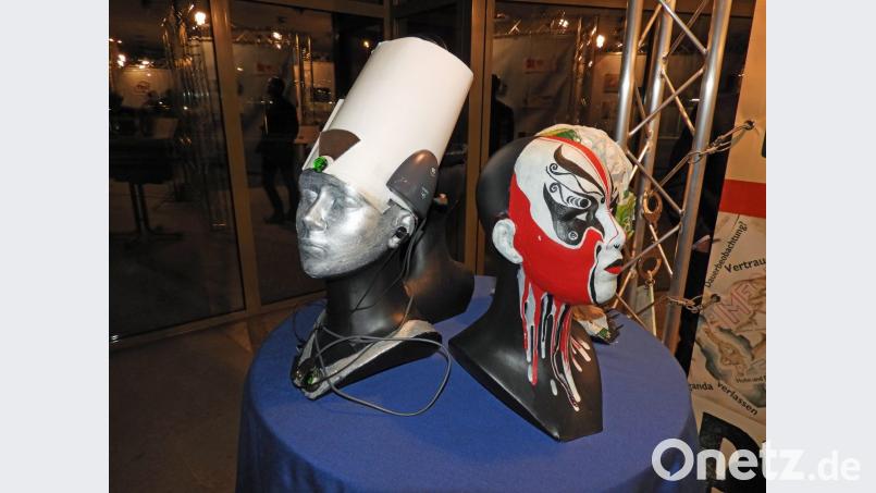 Mit Kunst Themen der Kriminalprävention in das Gedächtnis der Schüler einzuprägen, das ist das Ziel der Ausstellung. Bild: Winkler