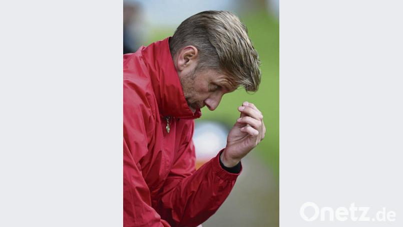 Ein nachdenklicher Markus Dagner. Er ist nicht mehr Trainer beim FSV Waldthurn. 	Bild: A. Schwarzmeier Bild: Alfred Schwarzmeier