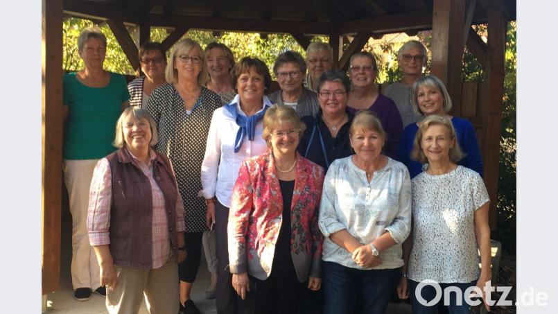 50 Jahre später Wiedersehensfreude bei den ehemaligen Schülerinnen der Armen Schulschwestern. Bild: exb