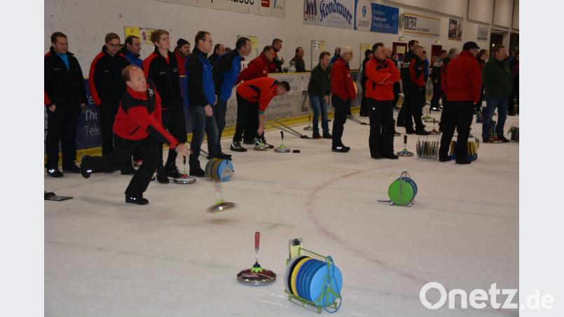 Starke Partner der Mitterteicher Eissporthalle sind die Eisstockschützen, die hier mit einer Vielzahl an hochkarätigen Turnieren vertreten sind. Bild: jr