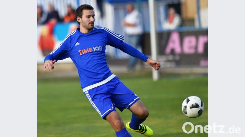 Auch das noch: Konstantin Graßl bestreitet in Bach sein vorerst letztes Spiel für den SV Etzenricht. Studienbedingt muss der Innenverteidiger für den Rest der Spielzeit passen. Bild: A. Schwarzmeier