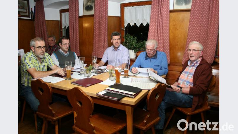 Die &quot;Frohsinn&quot;-Sänger unterhalten mit einem bunt gemischten Reigen populärer Melodien. Bild: roh