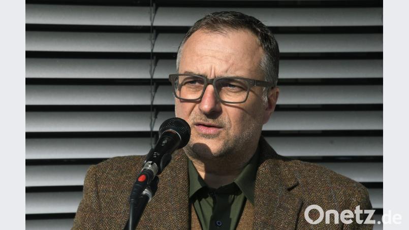 "Wir sind hier in einer wunderschönen, ruhigen, natürlichen Umgebung mit Weitblick, im wahrsten Sinne des Wortes. Diesen Weitblick in die Zukunft wollen wir auch weiterhin tatkräftig mit unseren Arbeitern fortführen", betont Firmenchef Hubert Englhard. Bild: Petra Hartl