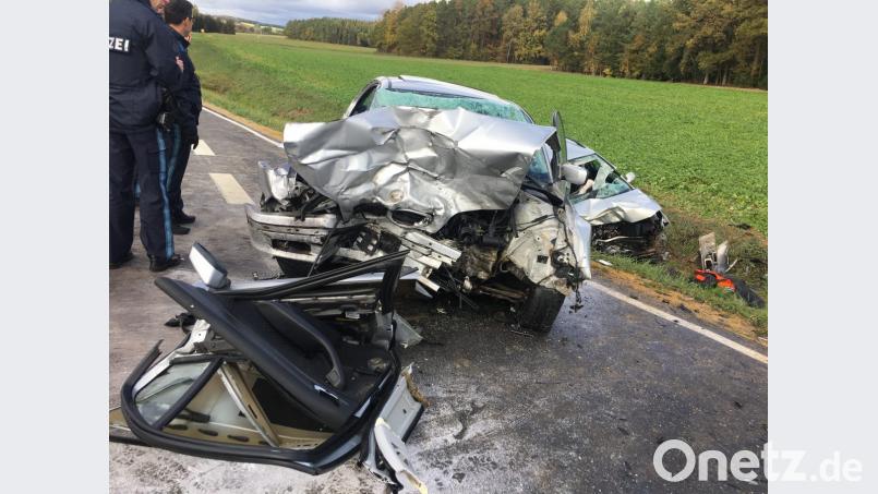 Vier Menschen sind am Mittwochnachmittag bei einem Unfall bei Immenstetten schwer verletzt worden. Bild: Kristina Sandig