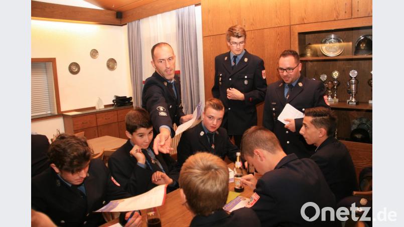 Unterstützt wurde die Prüfung von den Jugendwarten aus den Reihen der Ortsfeuerwehren. Bild: wro