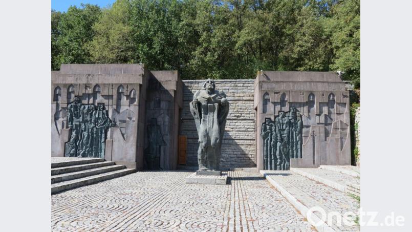 Auf einer Anhöhe an der Grenze zu Mazedonien steht dieses Monumental-Denkmal. Es erinnert an eine Schlacht im Jahr 1014 zwischen Bulgaren und Byzantinern. Bild: Hans Klemm