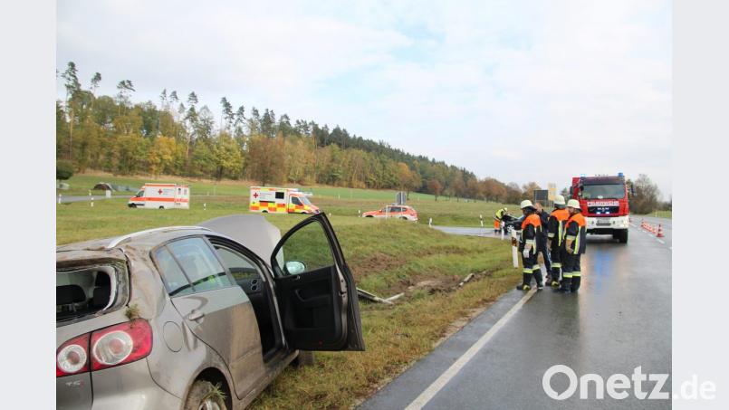 Die Unfallstelle mit Einsatzfahrzeugen. Bild: jma