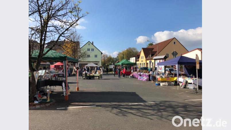 Die Ruhe vor dem großen Ansturm auf den Handwerkermarkt am Spitalplatz. Bild: exb