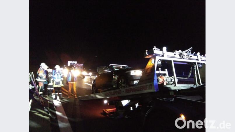 Alle am Unfall beteiligten Autos mussten abgeschleppt werden. Bild: Maria Oberleitner