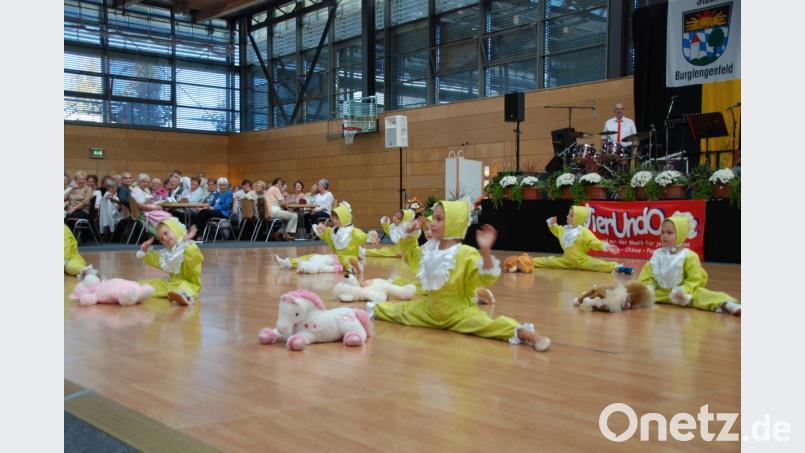 Die Kleinsten der Tanzschule Expressia hatten ihre Kuscheltiere dabei. Bild: Portner