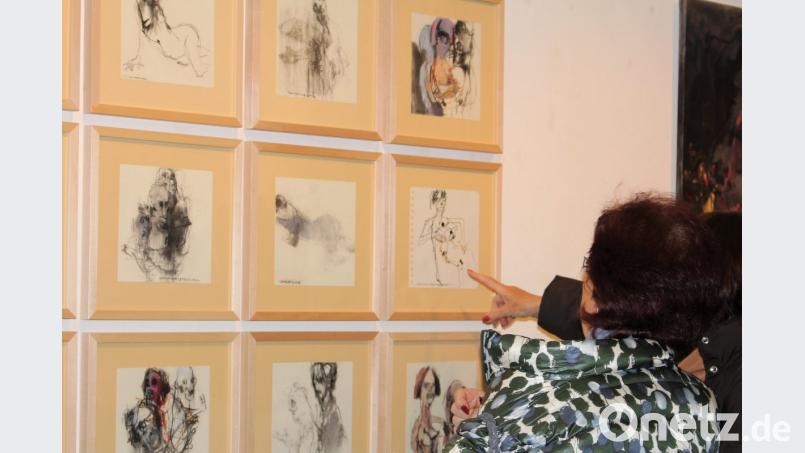 &quot;Das macht mich an&quot;. Tatsächlich? Die Empfindungen der Besucher gehen weit auseinander. Jedes einzelne Werk ist Zündstoff für Gespräche. Bild: Dagmar Williamson