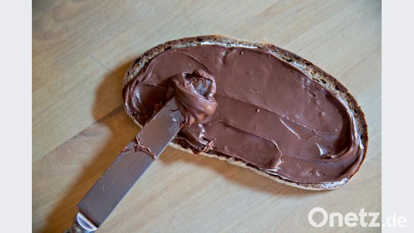 Die zwei Gläser Nutella sind inzwischen schon wieder leergegessen. Bild:  Daniel Karmann/dpa